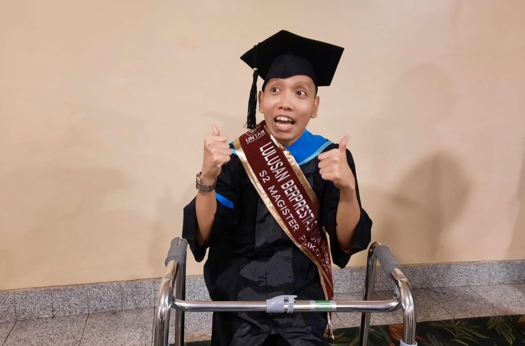 Mahasiswa Difabel Untar Raih Penghargaan Wisudawan Berprestasi