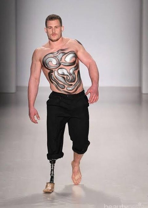 Jack Eyers model pria disabilitas yang cukup sukses