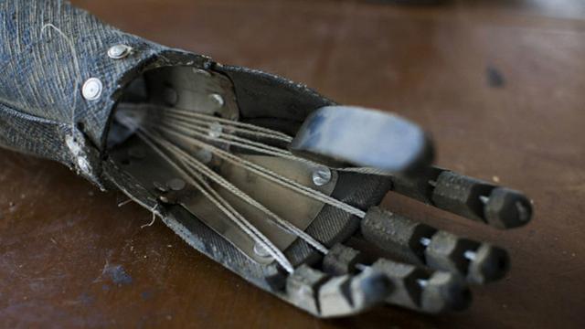 Evolusi Tangan Palsu Besi (1505-1800an)