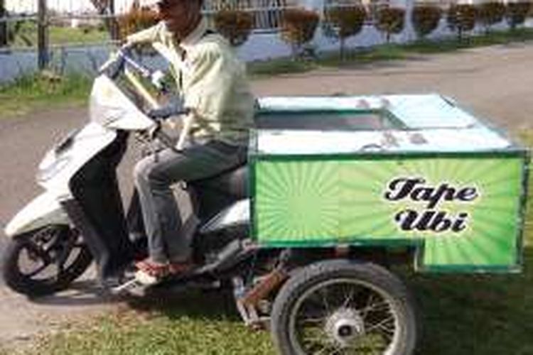 Penjual Tape Tanpa Lengan