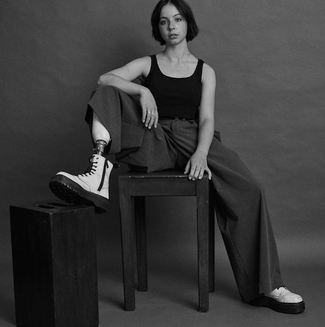 Kisah Remaja yang Berhasil Jadi Model setelah Kakinya Diamputasi