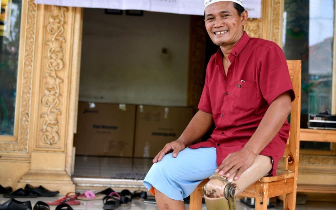 Syahroni Penyandang Disabilitas yang Membuat Kaki Palsu