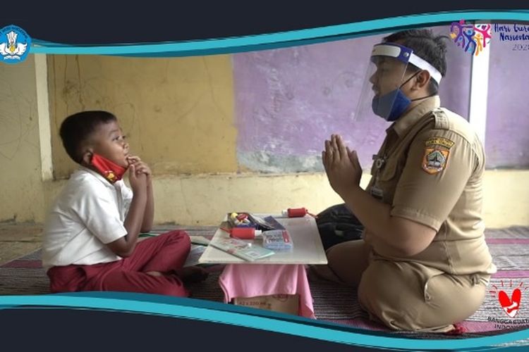 Muhammad Hikmat Guru Disabilitas yang Penuh Semangat