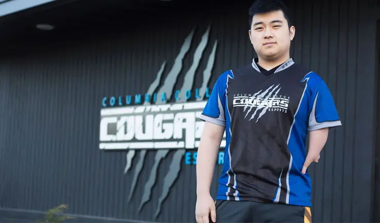 Gamers Disabilitas Ian “MistyStumpey” Alexander yang bermain League of Legends
