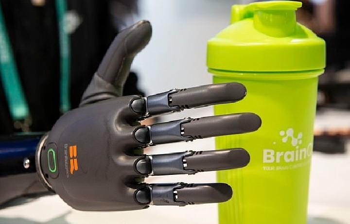 Tangan Robot Dengan Kecerdasan Buatan
