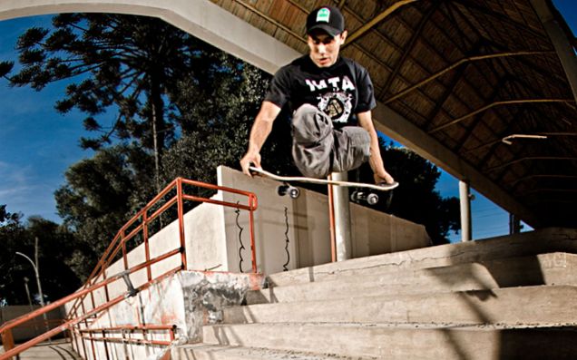 Italo Romano Mampu Melakukan Banyak Trik Skateboard Tanpa Kaki