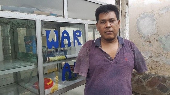 Penjual Kopi Tanpa Kedua Tangan