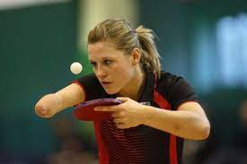 Natalia Partyka lahir tanpa tangan kanan dan lengan bawah.