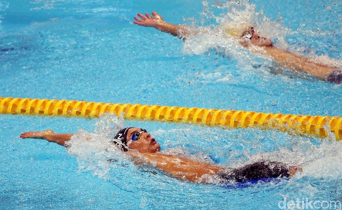 Lu dong atlet Renang Tanpa Tangan Yang Tetap Semangat