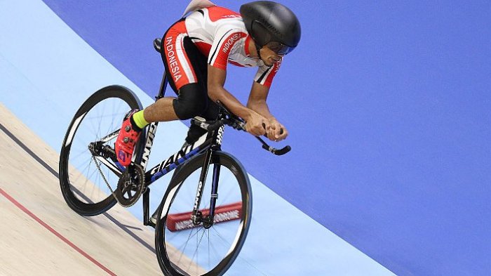 Sebelum menjadi atlet Paracycling M. Fadli adalah atlet balap motor berprestasi di Indonesia