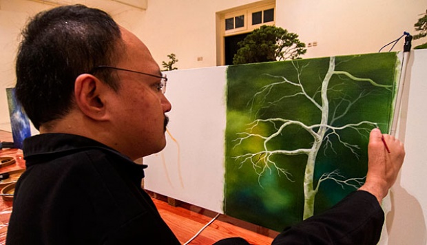 Sabar Subadri Seorang Pelukis Tanpa Tangan