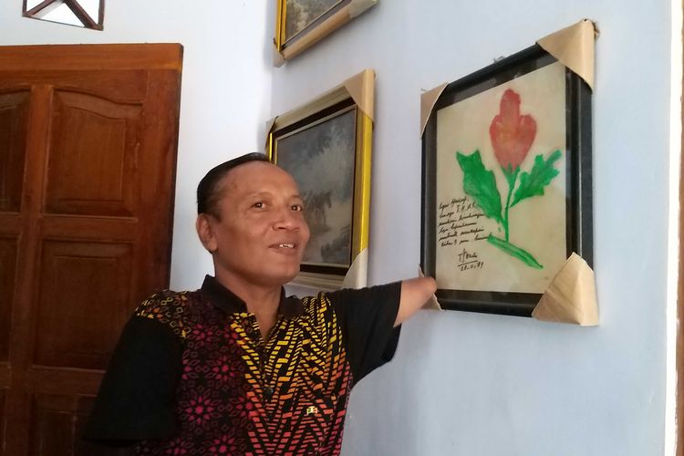 Agus Yusuf Pelukis Difabel yang melukis dengan mulut dipamerkan di berbagai negara