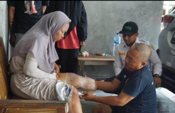 Baznas Kota Bantu Warga Banjarmasin Yang Memerlukan Kaki Palsu