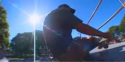 Lelaki tak berkaki yang menjadi seorang pemain skateboard