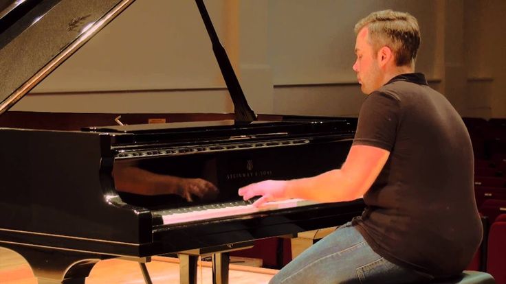 Nicholas McCarthy – Pianis Satu Tangan