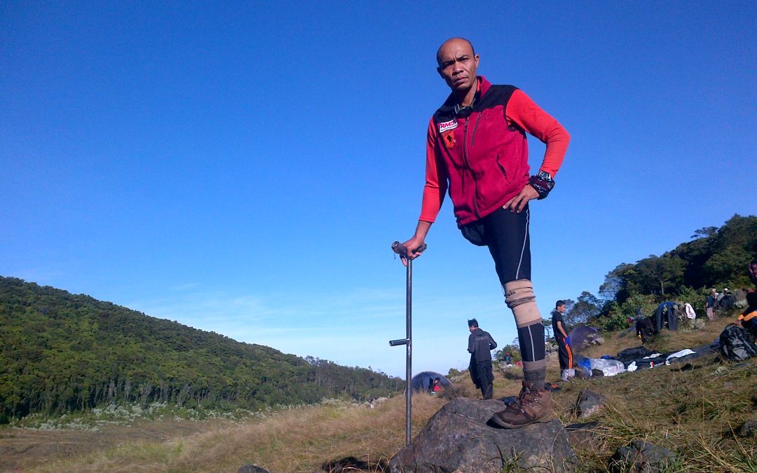 Sabar Gorky, Pendaki Berkaki Satu