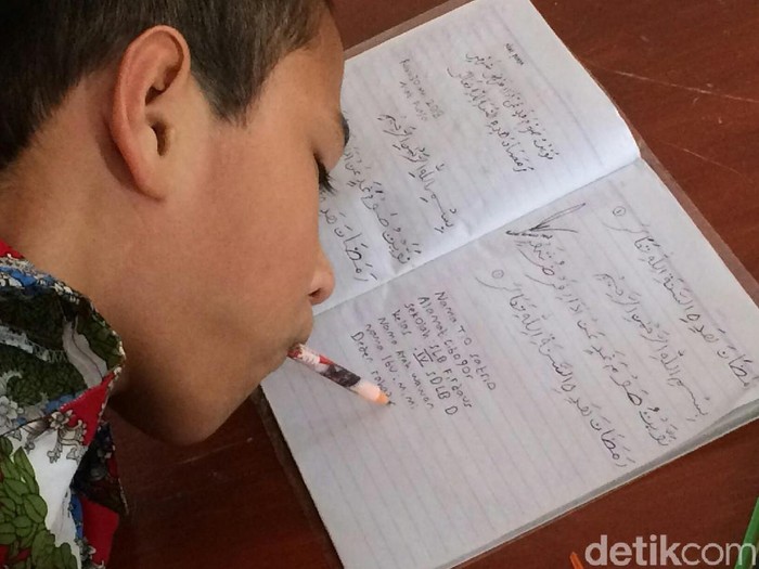 Tio Satrio, Siswa Tanpa Tangan dan Kaki dengan Penuh Semangat