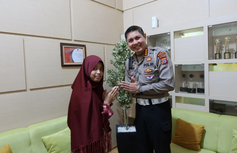 Yubita Mahasiswa Disabilitas UGM Senang Terima Bantuan Kaki Palsu