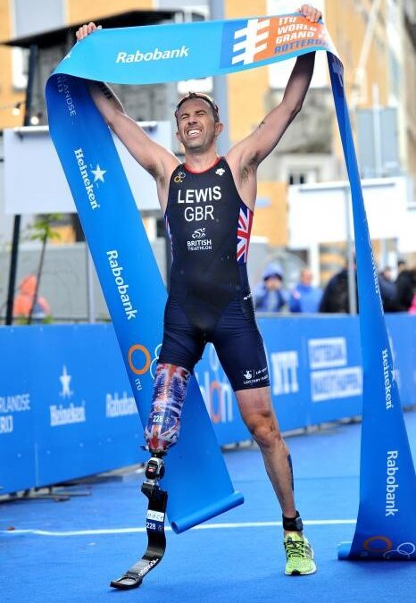 Andy Lewis (Inggris) – Tri Atlet paralimpik