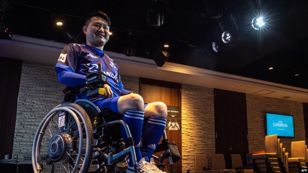 Penyandang Disabilitas Asal Jepang Bermain eSports