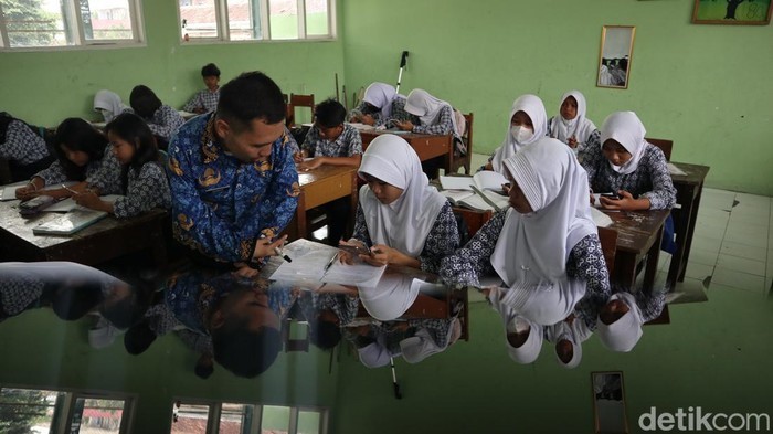 Guru Bahasa Indonesia Penyandang Disabilitas