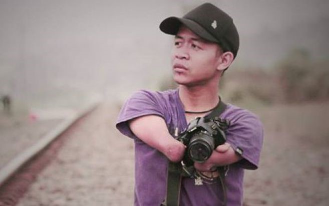 Seorang Fotografer Disabilitas Dzul Baen