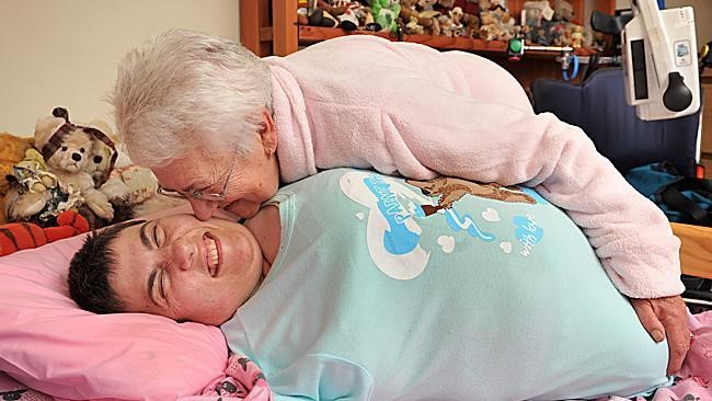 Lynne Rowe: Kisah Cinta dan Ketahanan dalam Mengatasi Tantangan Sejak Lahir