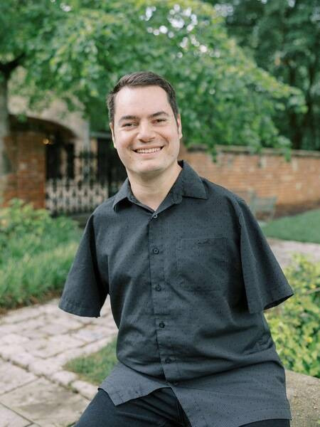 George Dennehy: Dari Panti Asuhan ke Panggung Musik