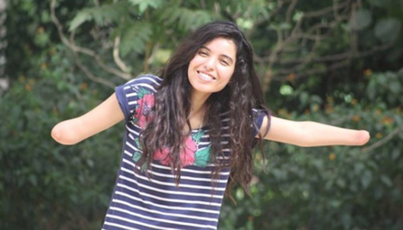 Wanita Tanpa Tangan Memiliki Kepositifannya