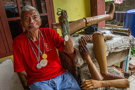 Cerita Azhari, Atlet Veteran Disabilitas Sumbang Perak di Paralimpiade