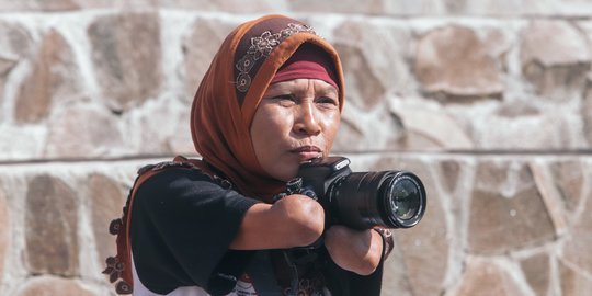 Rusidah Badawi: Menghadapi Dunia dengan Lensa dan Semangat Tanpa Lengan