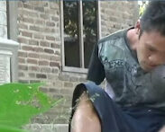 Menjalani Hidup Mandiri Meski Tanpa Kedua Tangan