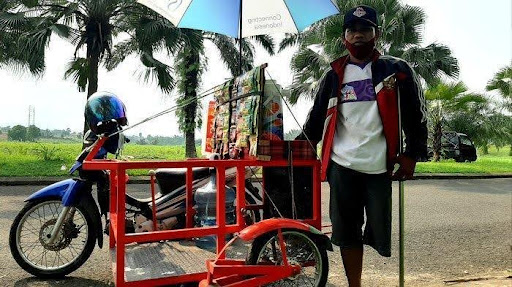 Pemain Garuda INAF Ahmad Anwar Jadi Kuli Bangunan