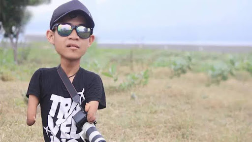 Kisah Inspiratif Pria Difabel yang Jadi Fotografer Andal