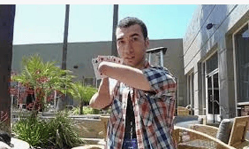 Mahdi Gilbert Pesulap Berbakat yang Tidak Memiliki Tangan