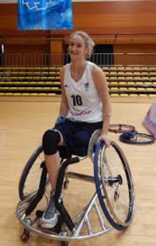 Pemain bola basket kursi roda