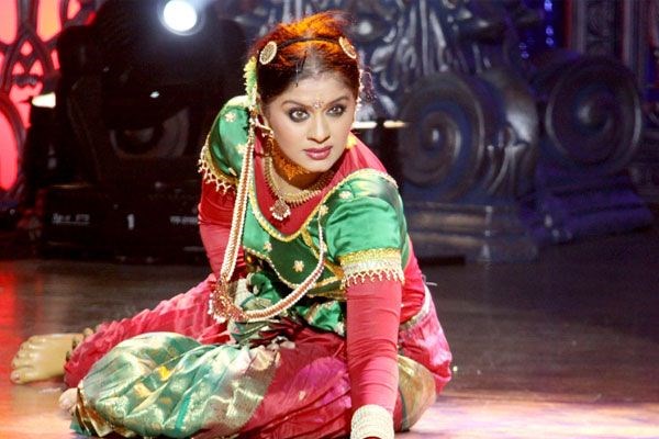 Sudha Chandran: Masa Kecil dan Pendidikan