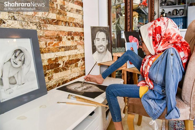 Masoumeh Farkhunde: Seniman Disabilitas yang Menginspirasi