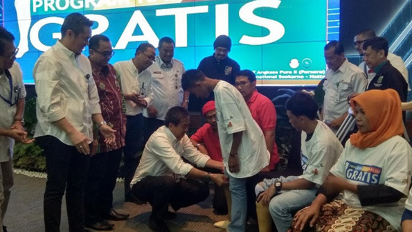 Angkasa Pura II Bagikan 70 Kaki Palsu Gratis untuk Warga Tangerang