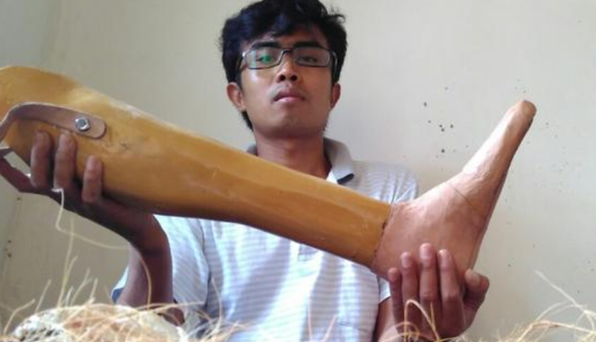 Kaki Palsu dari Serabut Kelapa Buatan Fauzal Bahri